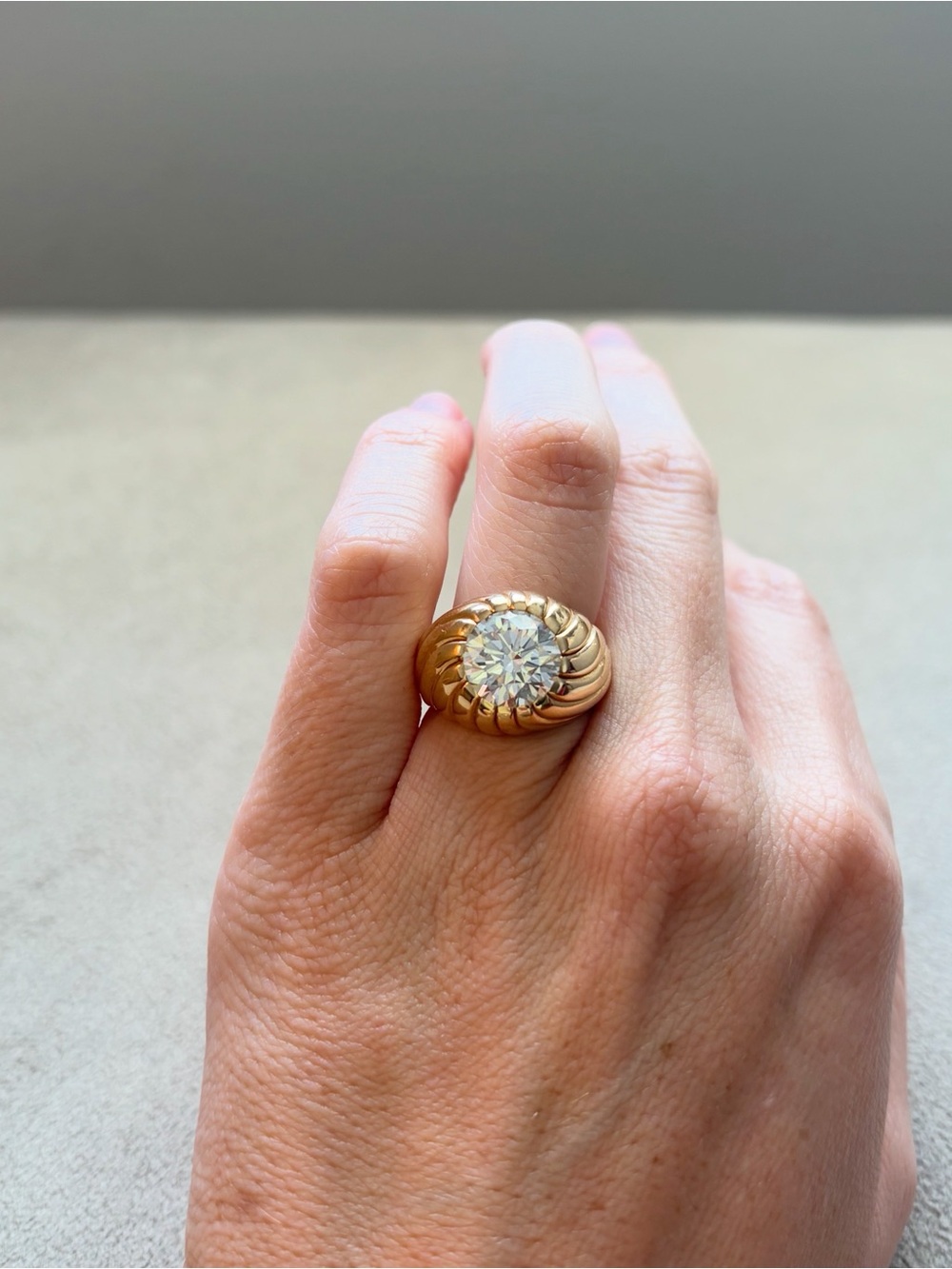solid gold feathered solitaire ring - Picture 3 of 4